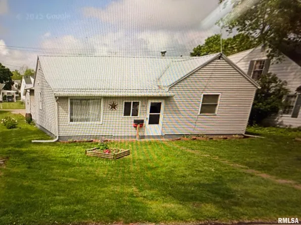 318 W Springfield Rd, Taylorville, IL 62568