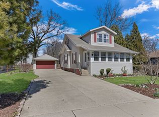 32 Junior Ave, Grayslake, IL 60030