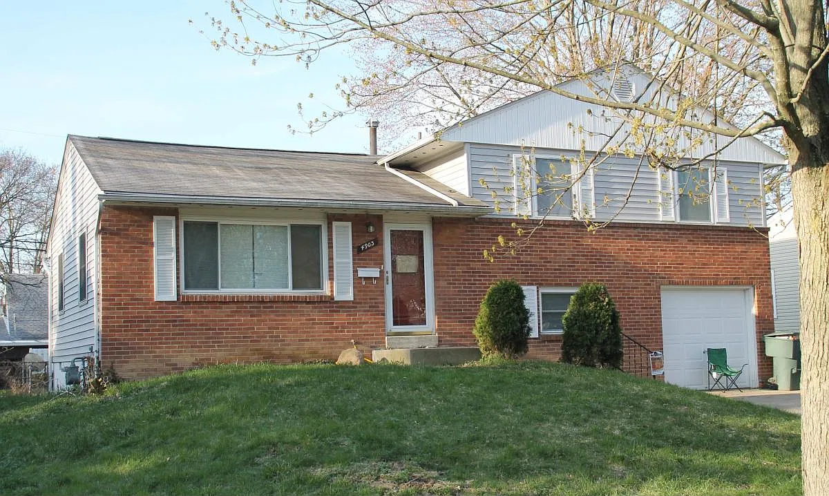 3 bed, 1.5 bath, 1294 sqft, $1,650 — Photo 1