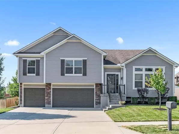 2200 NW Hedgewood Dr, Grain Valley, MO 64029
