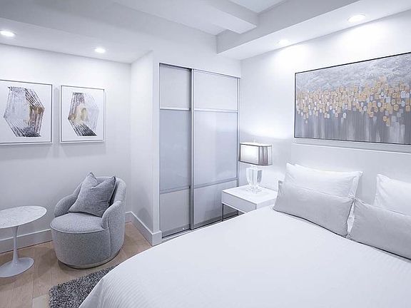 4th image of 150 W 51st St APT 1715