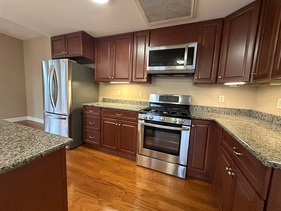 104 N Aurora St #3N