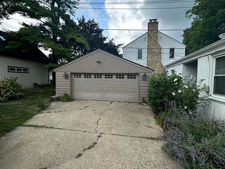 825 E Hampton Ave — Photo 24