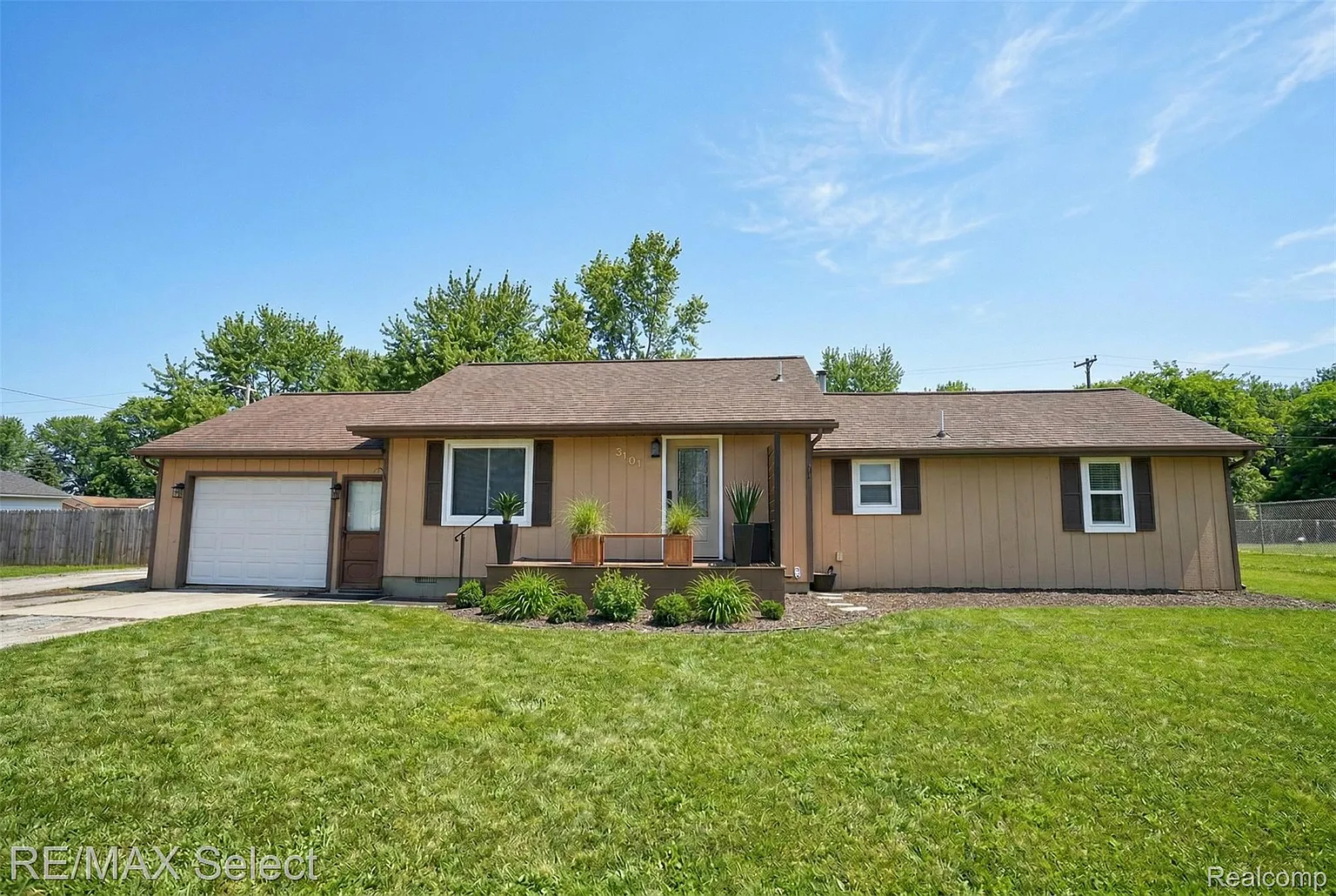 3101 W Maple Ave photo 1