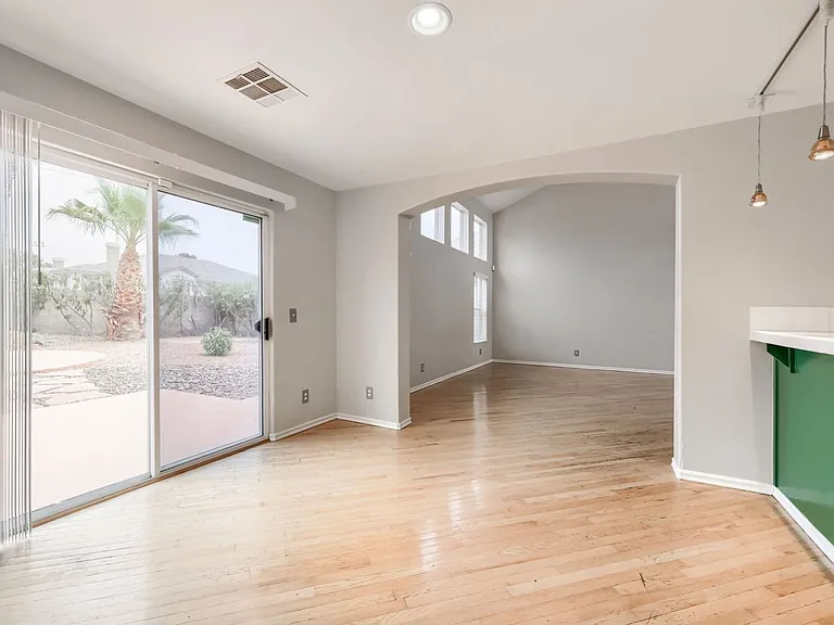 950 Sweeping Vine Ave — Photo 8