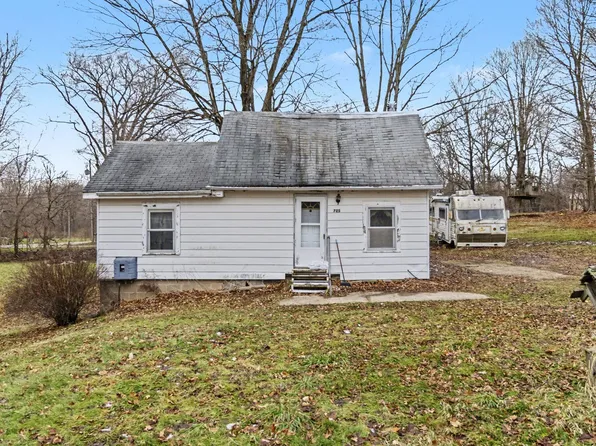 725 N Paw Paw St, Lawrence, MI 49064