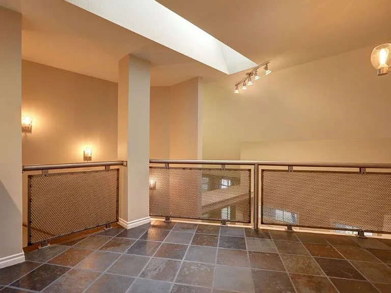 25451 SE 42nd Pl — Photo 15