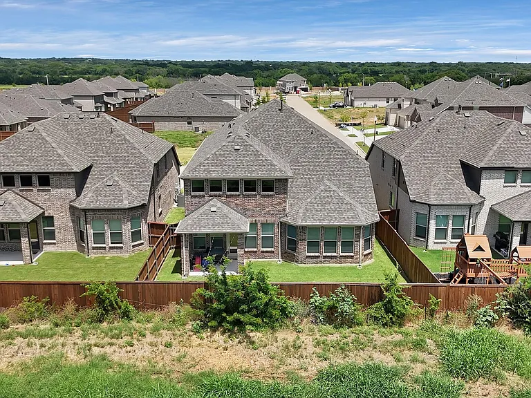 2701 Classical Dr — Photo 24