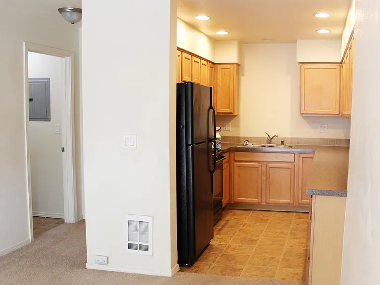 419 NE Morton St — Photo 2