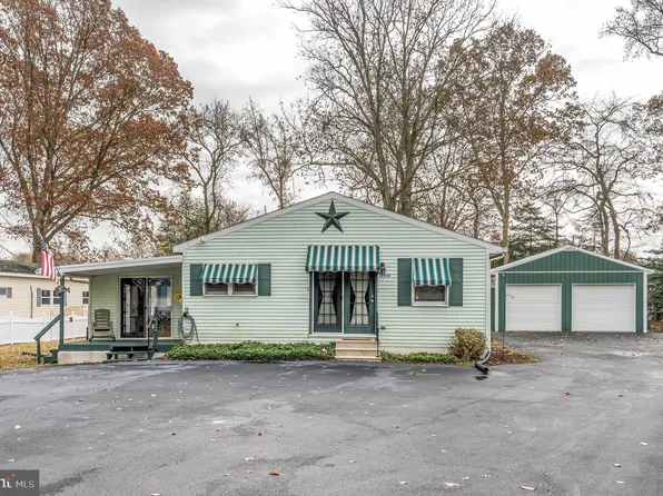 37526 Oak St, Ocean View, DE 19970