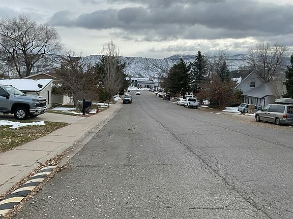 5th image of 695 Aspen Ave