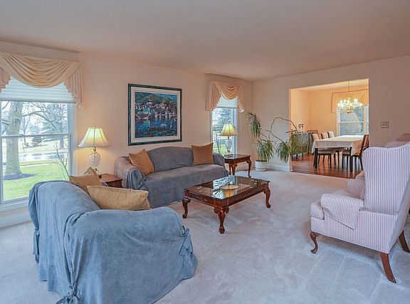 4th image of 1246 Saint Claire Pl