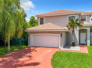 4001 W Silverado Cir, Hollywood, FL 33024