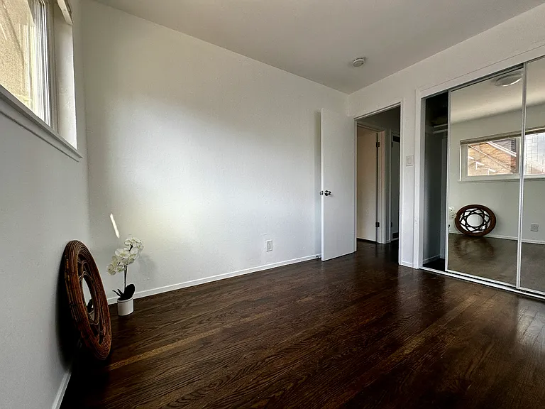 450 42nd St #B — Photo 21