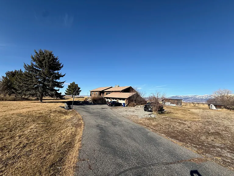 545 Coulee Dr — Photo 3