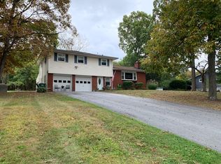 16 Manor Dr W, Poughkeepsie, NY 12603