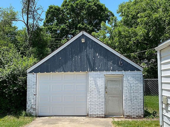 3rd image of 2635 SE Virginia Ave