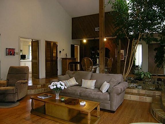5th image of 1510 Creekford Dr