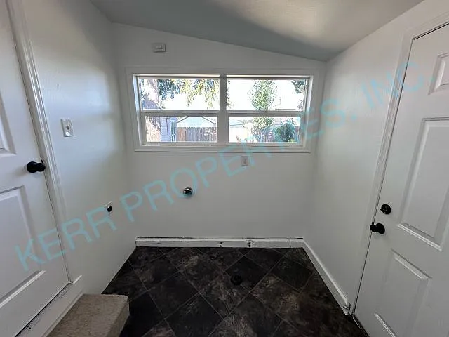 343 NW Zobrist St — Photo 14