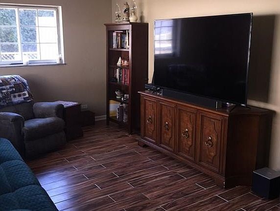 3rd image of 140 Hampshire Dr