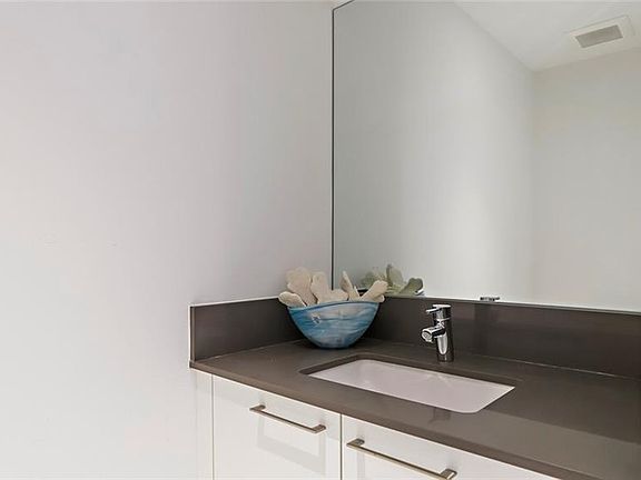4th image of 100 1st Ave N #806
