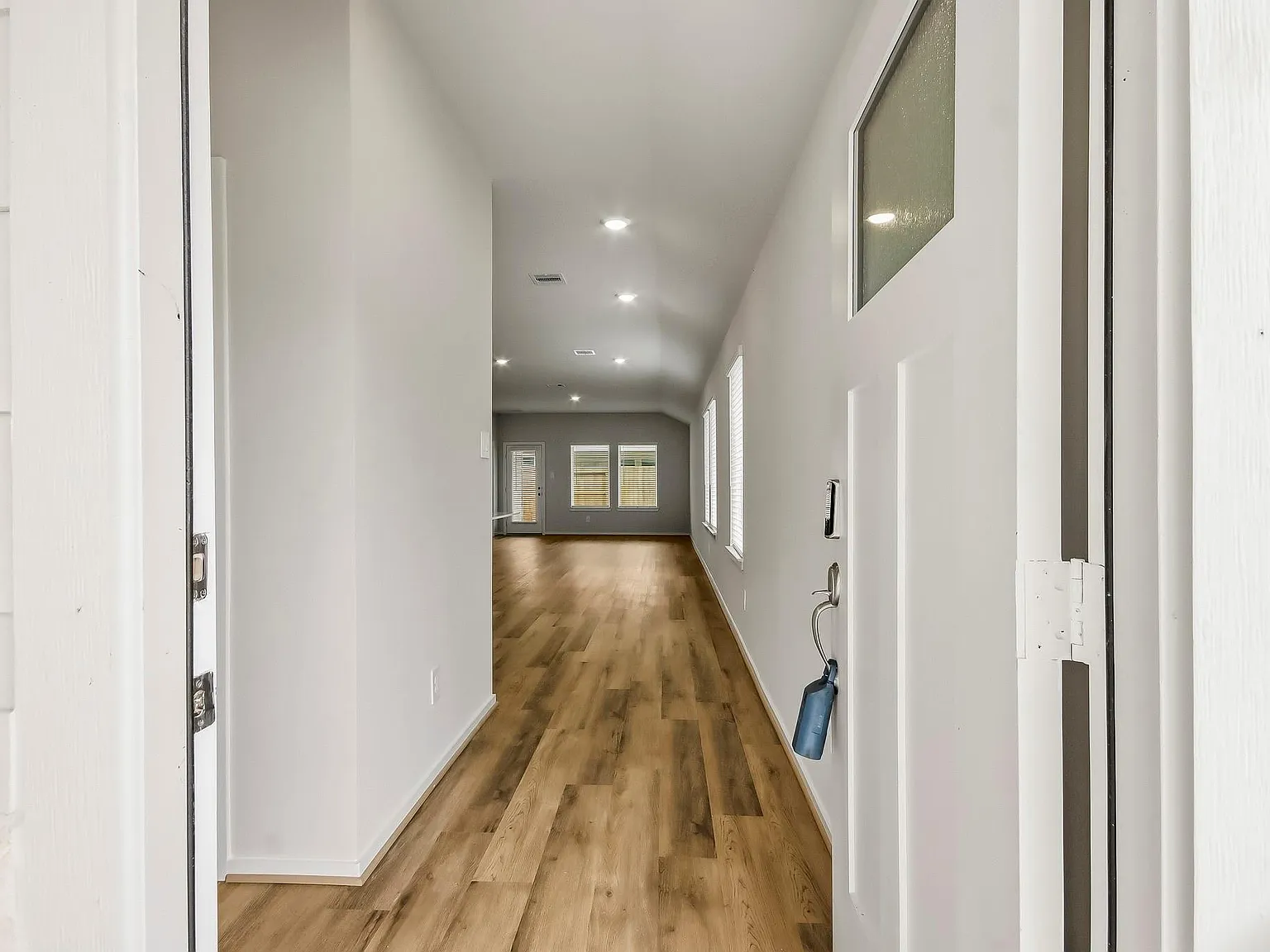 3 bed, 2.0 bath, 1449 sqft, $1,950 — Photo 4