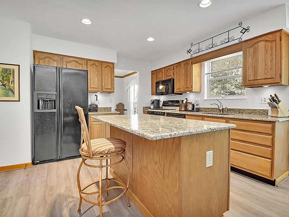 5th image of 233 Bertram Dr