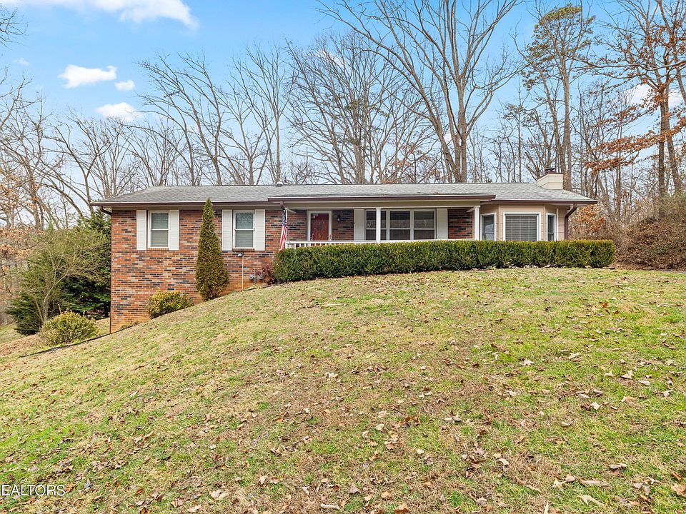 1st image of 329 Forest Heights Cir