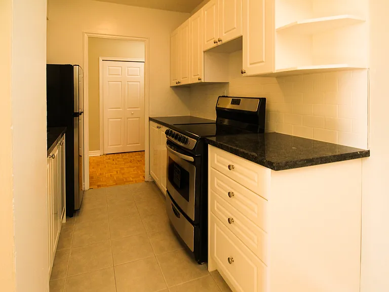 90 Cordova Ave — Photo 8