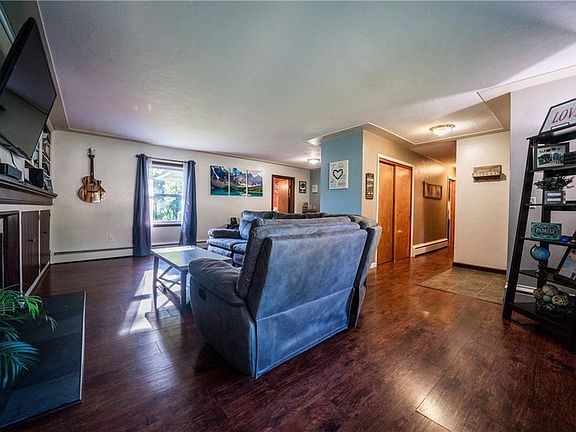 3rd image of 2581 Elizabeth Ave
