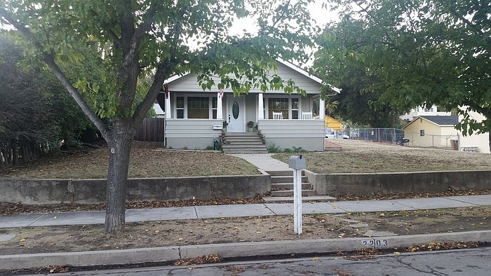 1st image of 2203 Oak St