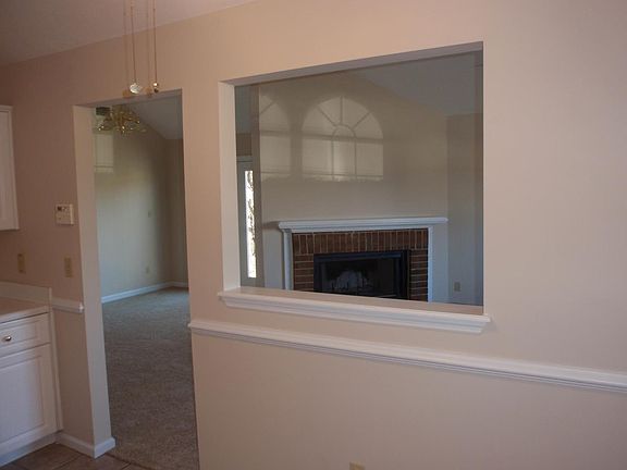 3rd image of 127 Redford Dr