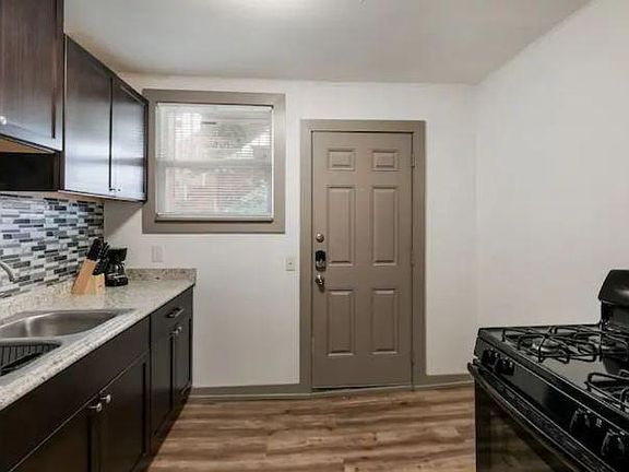 5th image of 102 E Mandalay Dr APT C