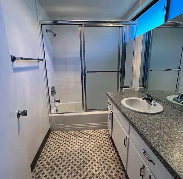 10937 Bloomfield St #4 — Photo 3