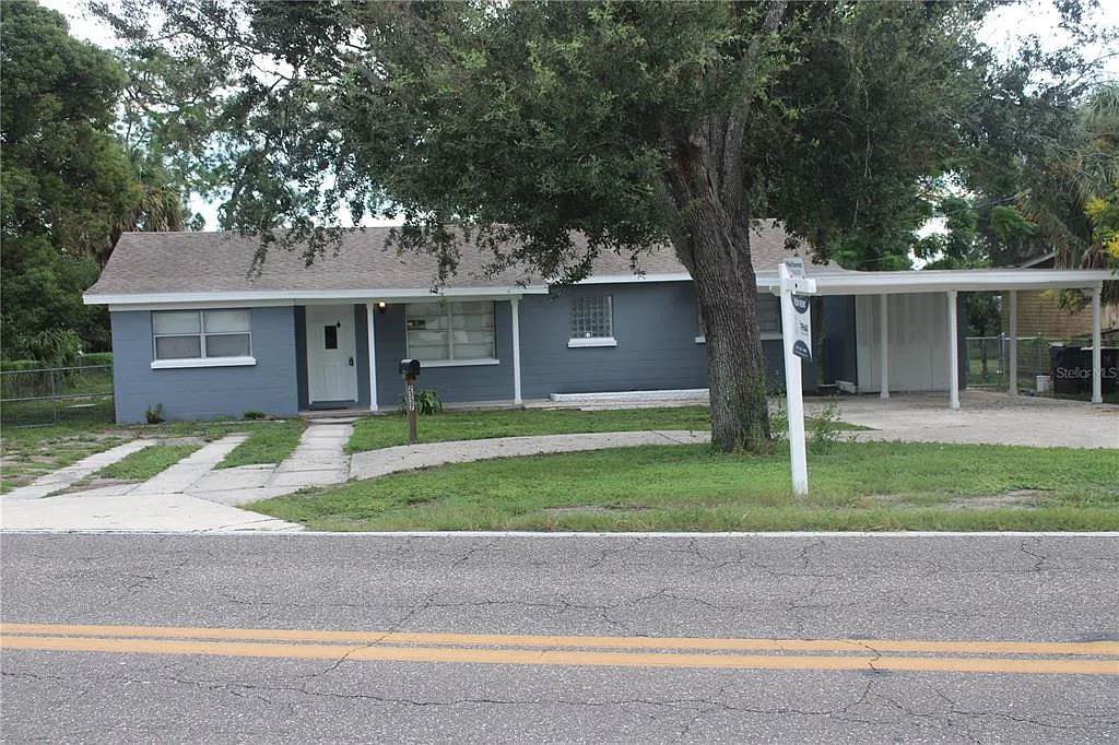 4 bed, 2.0 bath, 1378 sqft, $2,200 — Photo 4