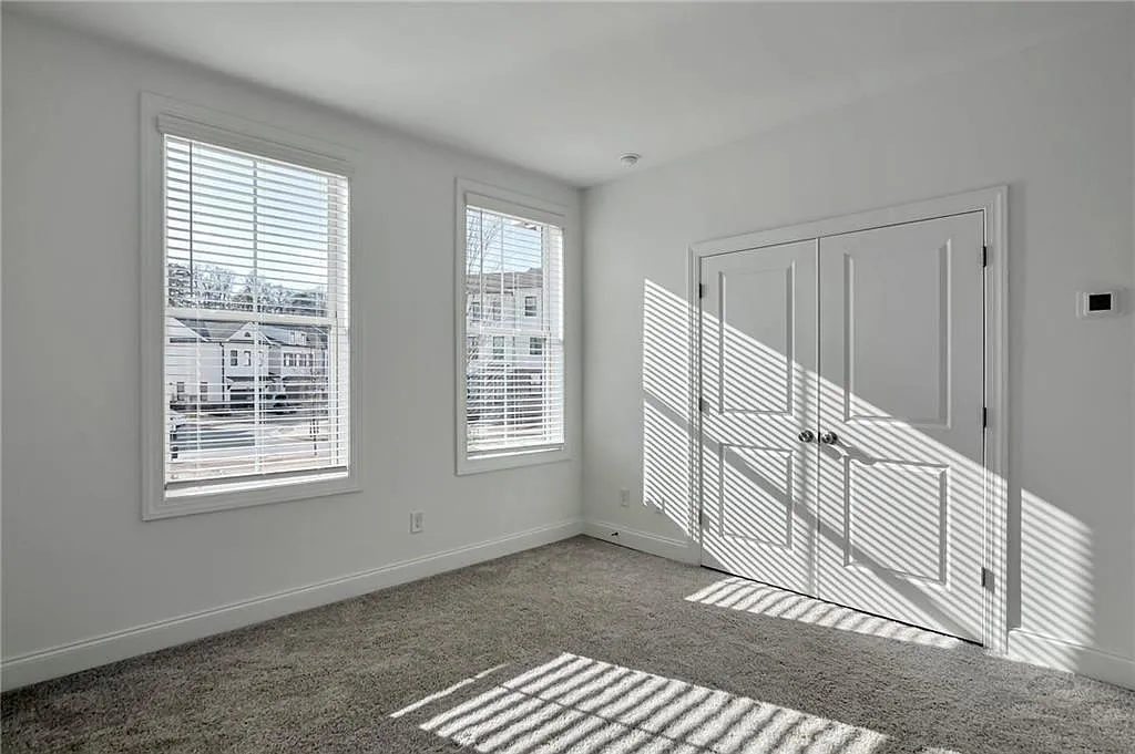 3 bed, 3.5 bath, 2050 sqft, $2,500 — Photo 4