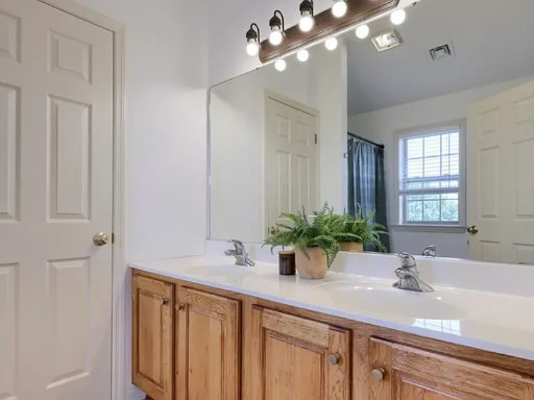 637 Royal View Dr — Photo 17