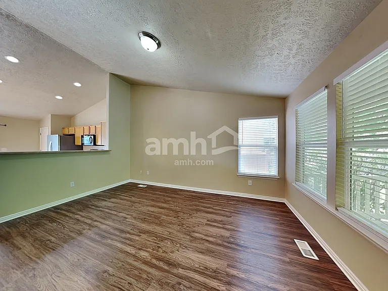 7128 N Kiowa Pkwy — Photo 5