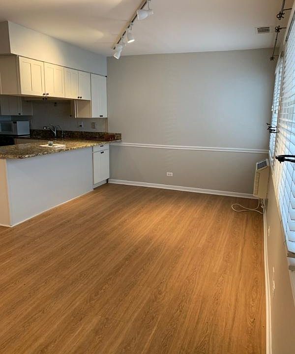 1st image of 707 W Diversey Pkwy APT C