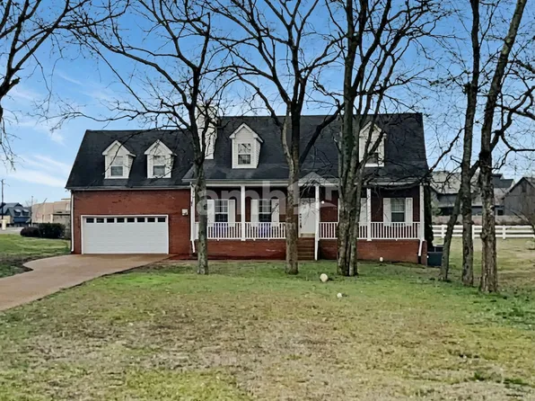 2702 Camden Ct, Thompsons Station, TN 37179