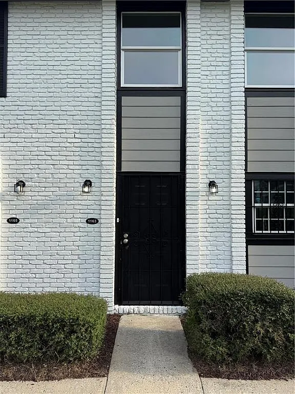 2 bed, 1.5 bath, 1050 sqft, $1,250 — Photo 1