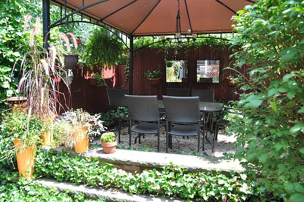 Rented by Level Group | media 17