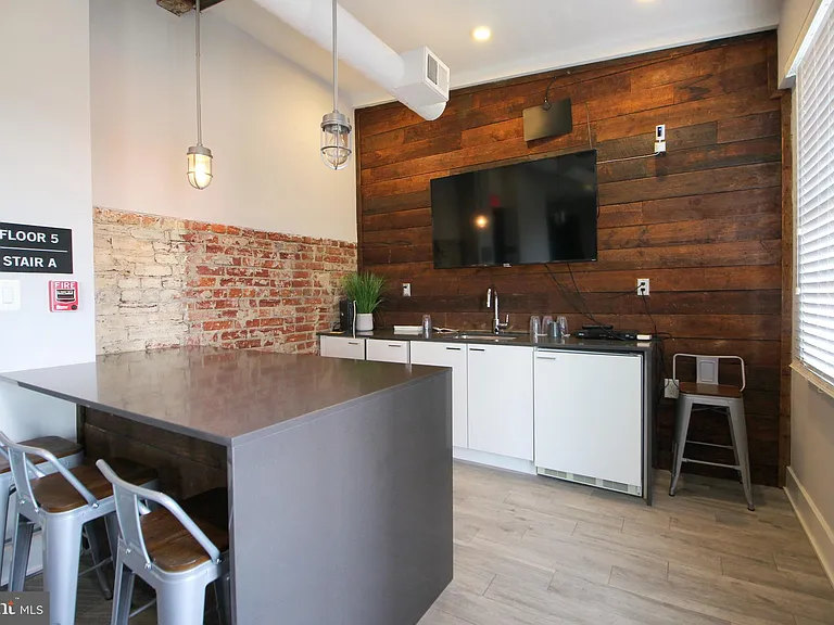515 N Washington St #203 — Photo 23