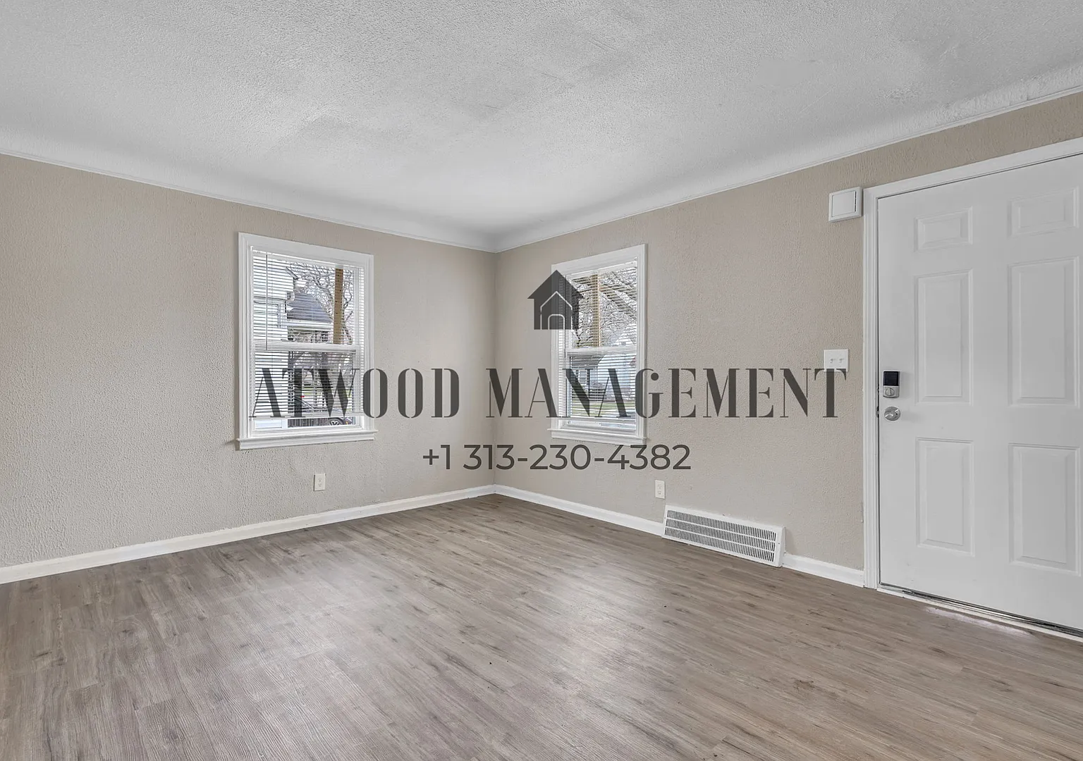 This beautifully updated 3-bedroom, 1-bath single-family home is ready for move-in! — Photo 2