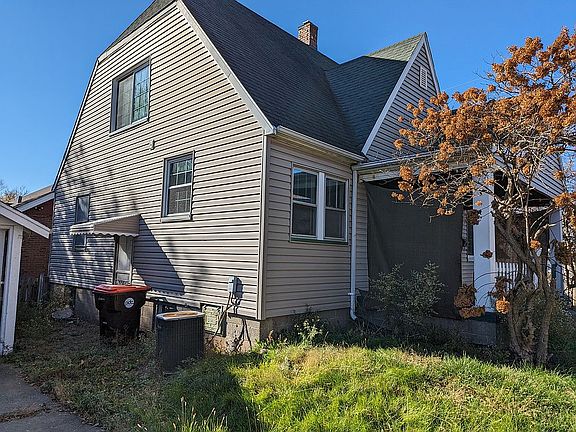 2nd image of 800 E Corrington Ave