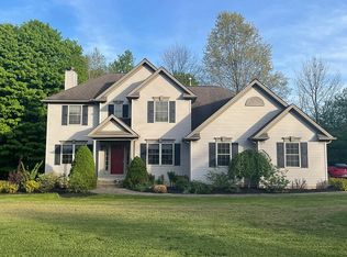 9765 Bascom Rd, Chardon, OH 44024