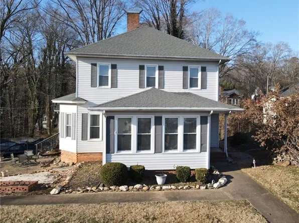 1112 E St, North Wilkesboro, NC 28659