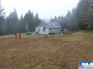 102 Holly Hill Rd, Port Angeles, WA 98363