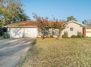 640 Lorna St, Burleson, TX 76028