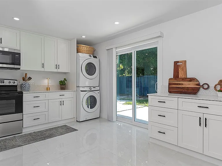 1473 NE 30th Ct — Photo 11